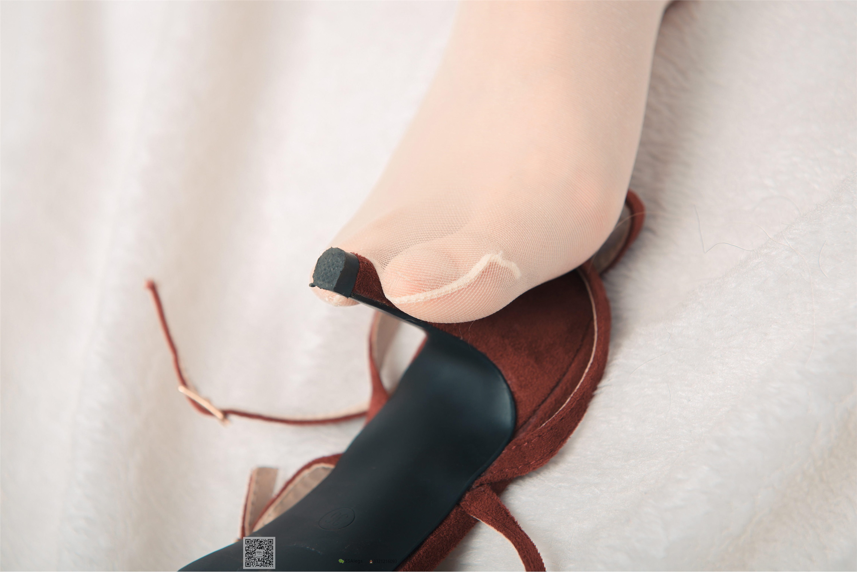 SSA丝社 NO.014 小琪琪 闪光开裆丝袜的另一种演绎